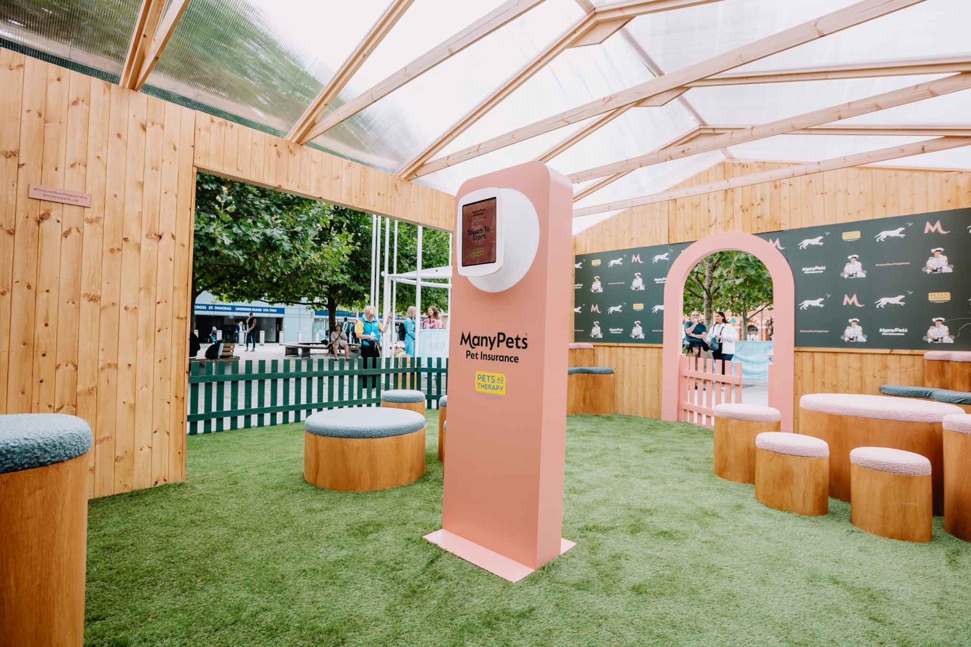 ManyPets Petting Booth – Electric Sunshine events & experiential