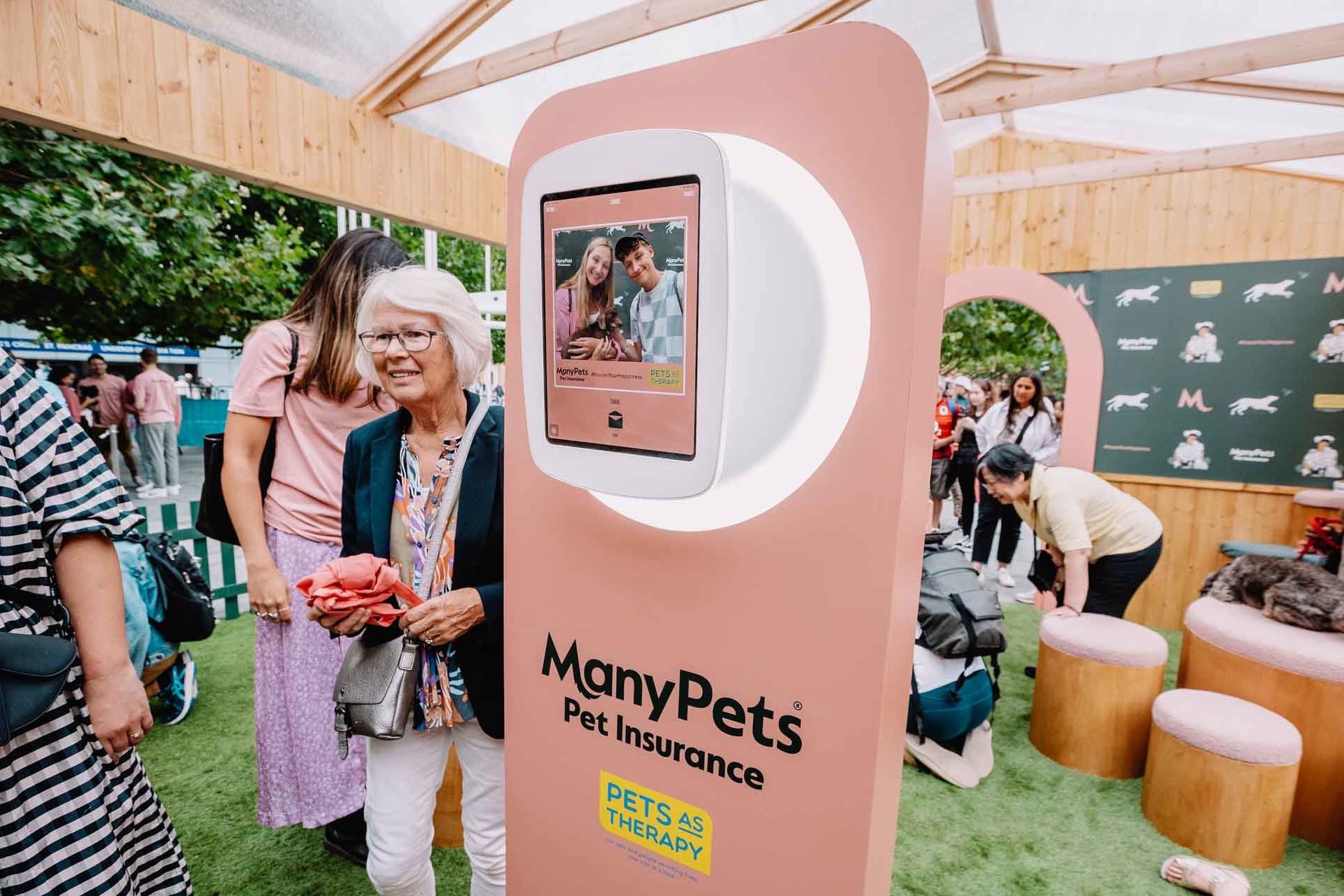 ManyPets Petting Booth – Electric Sunshine events & experiential