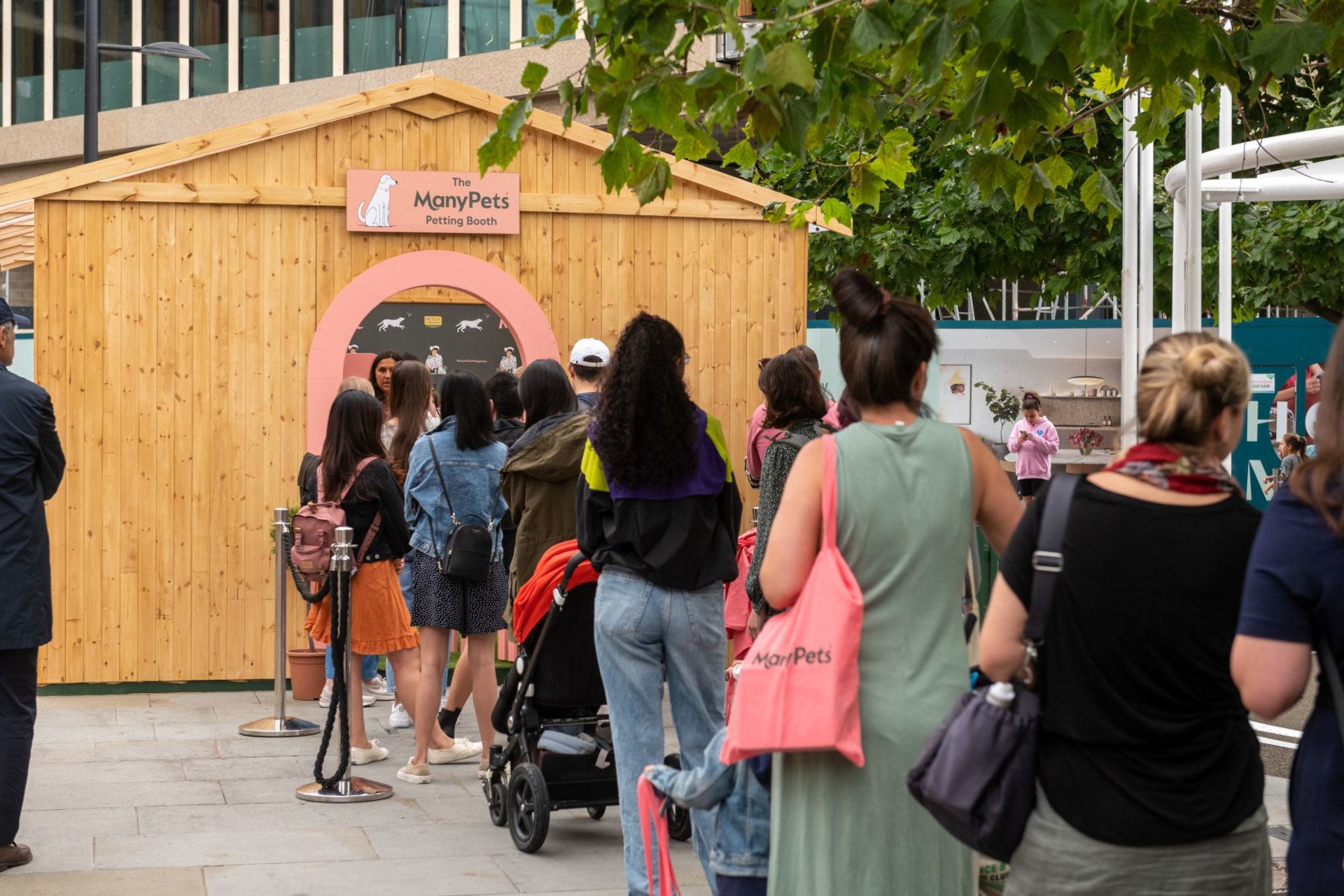 ManyPets Petting Booth – Electric Sunshine events & experiential