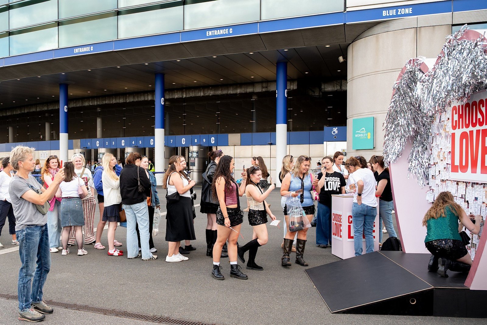 Choose Love x Harry Styles Charity Activation - Electric Sunshine events & experiential